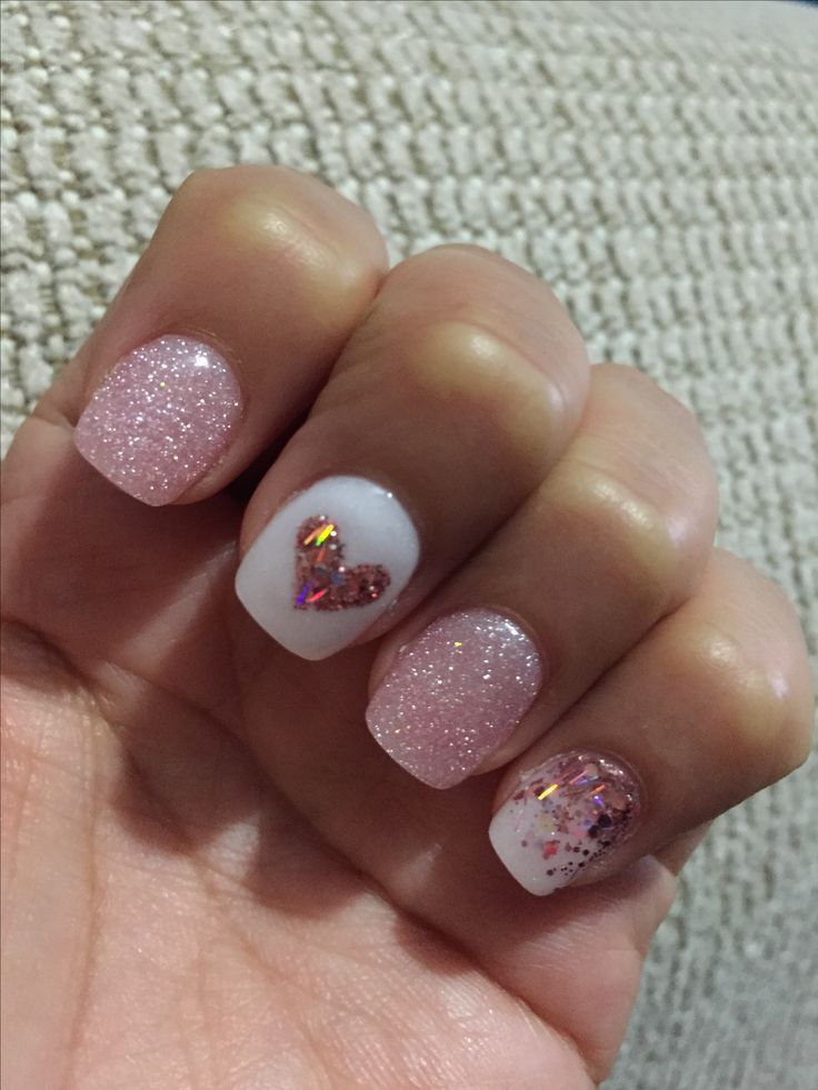 Toe Nail Colors Valentines, Valentines Nails Designs Acrylic Pink, Valentine's Nails Ideas, 2 Year Anniversary Nails, Dip Valentine Nail Ideas Pink, Valentines Day Short Nails Ideas, Valentines Day Dipped Nails, Glitter Heart Nail Designs, Dip Powder Nails Heart Design