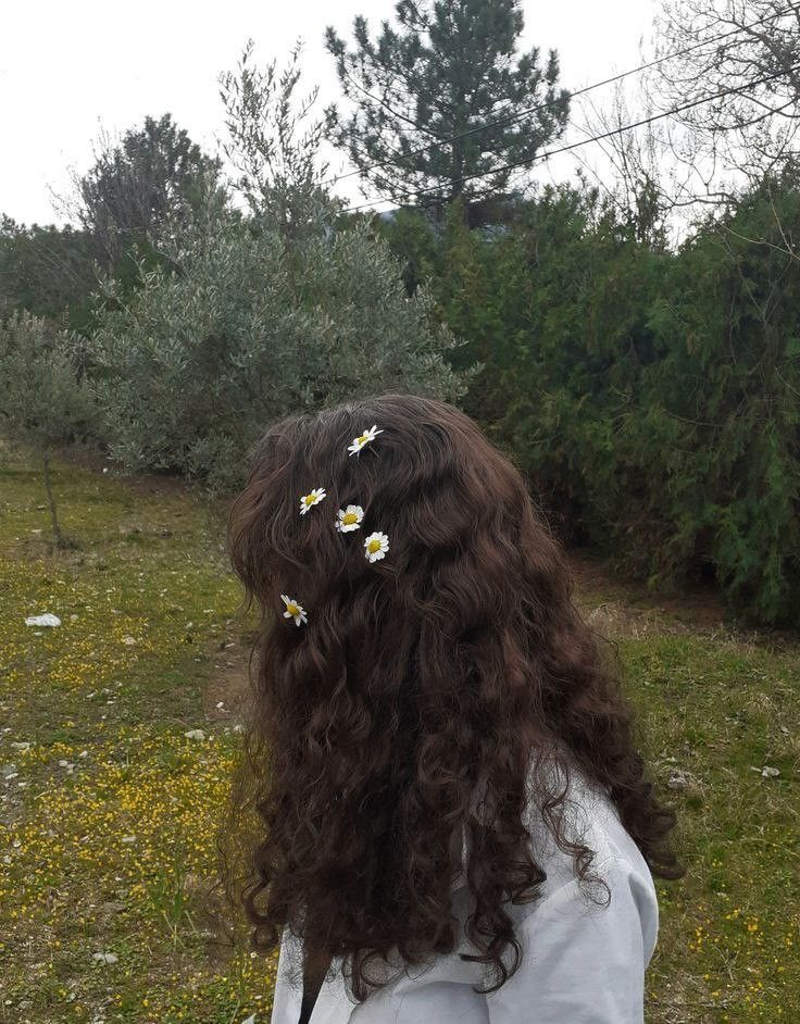 Curly Hair Faceless, Curly Hair Aesthetic Faceless, Curly Wurly, Dark Curly Hair, Easy Photography Ideas, Kids Curly Hairstyles, Brown Curly Hair, Beautiful Profile Pictures, Natural Wavy Hair