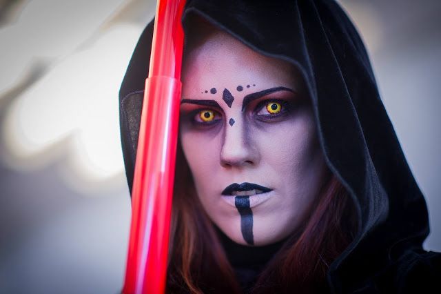 Sith makeup Sith Makeup, Star Wars Logos, Sith Costume, Female Sith, Sith Cosplay, Star Wars Makeup, Disfraz Star Wars, Jedi Cosplay, Angels And Airwaves