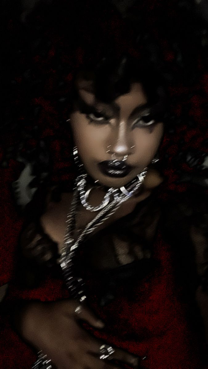 black trad goth makeup Trad Goth Black Women, Whimsical Goth Aesthetic, Goth Lipstick, Poc Goth, Bratz Fairy, Trad Goth Makeup, Black Bratz, Afro Goth, Afro Punk Fashion