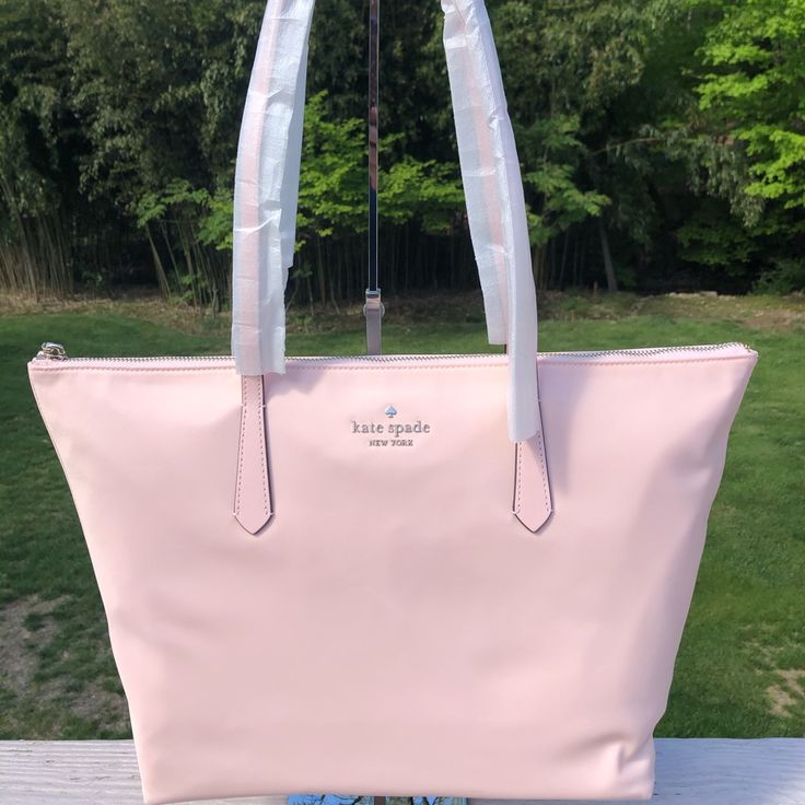 Brand New With Tags Kate Spade Kitt Large Nylon Tote In Conch Pink. Features Zip Top Closure, Interior Zip And Slip Pockets, 11” Hande Drop. Girly Tote Bags, Pink School Bag, Pink School Bags, Pink Kate Spade Purse, Pink Purses, Tote Bag For School, Kate Spade Bag Pink, Kate Spade Purse Pink, Tote Bags For School