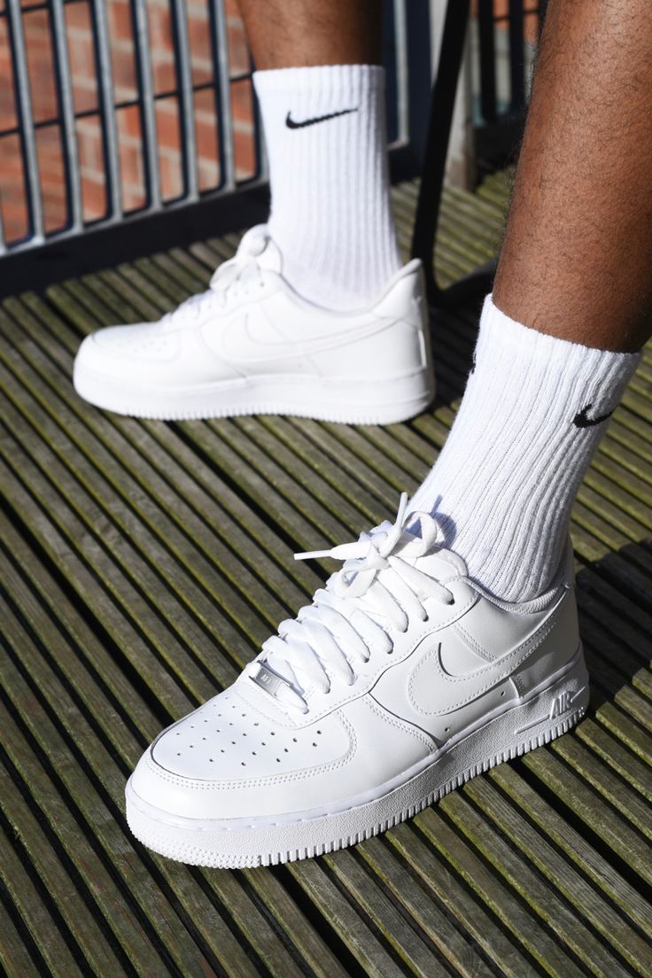 White Air Force 1, Black Suit Men, Sock Outfits, All Nike Shoes, Tenis Nike, Fashion Shoes Sneakers, Fit Board Workouts, Couple Outfits, Black Suits