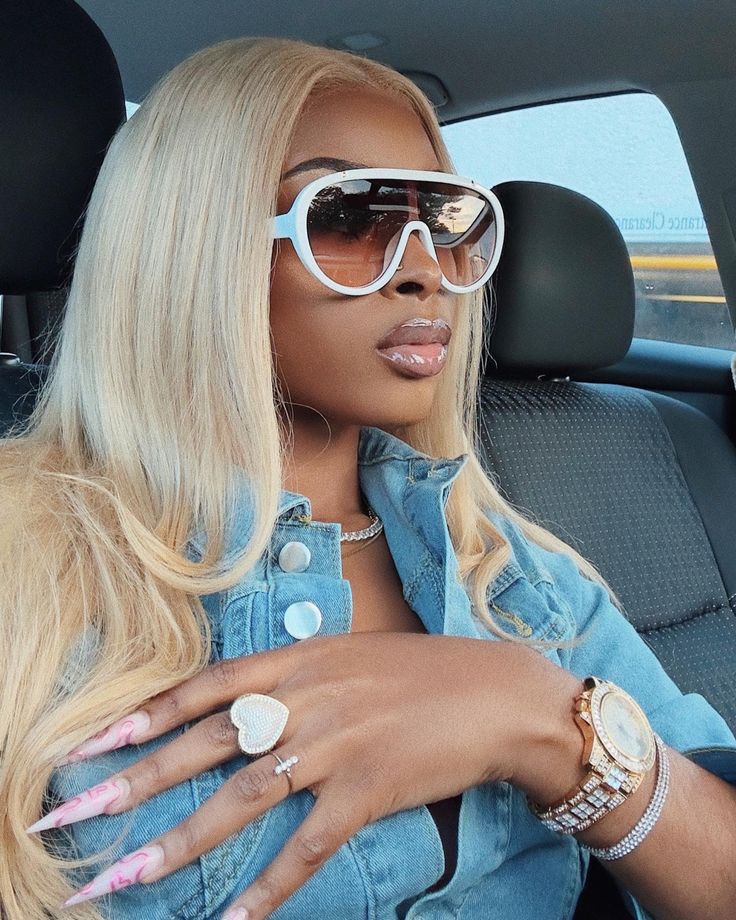 Baddie Pictures, Gold Jewelry Aesthetic, Barbie Girl, Denim Outfit, Human Hair Extensions, Beauty Blogger, Weave Hairstyles, Human Hair Wigs, Dyed Hair