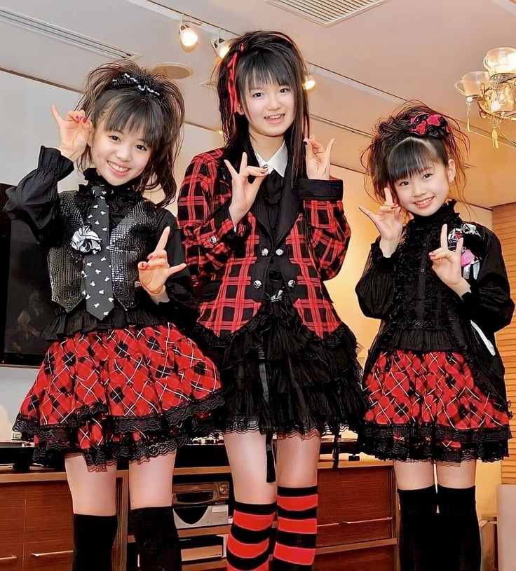 Babymetal Inspired Outfits, Babymetal Icons, Female Artists Music, Metal Outfit, Su Metal, Hit Girls, Baby Metal, Girl Superhero, Metal Girl