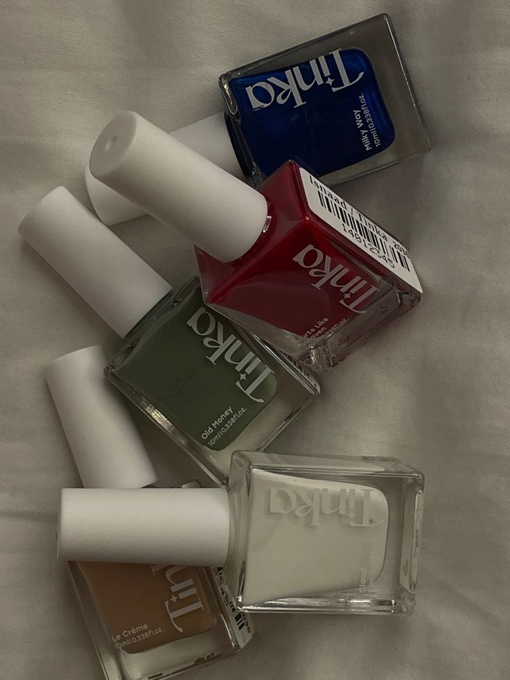 Nail Polish Collection Aesthetic, Nail Polish Aesthetic, Best Nail Polish Brands, Nail Paint Shades, Cute Nail Polish, Stationery Obsession, Cosmetic Creative, Switch Accessories, Nail Techniques