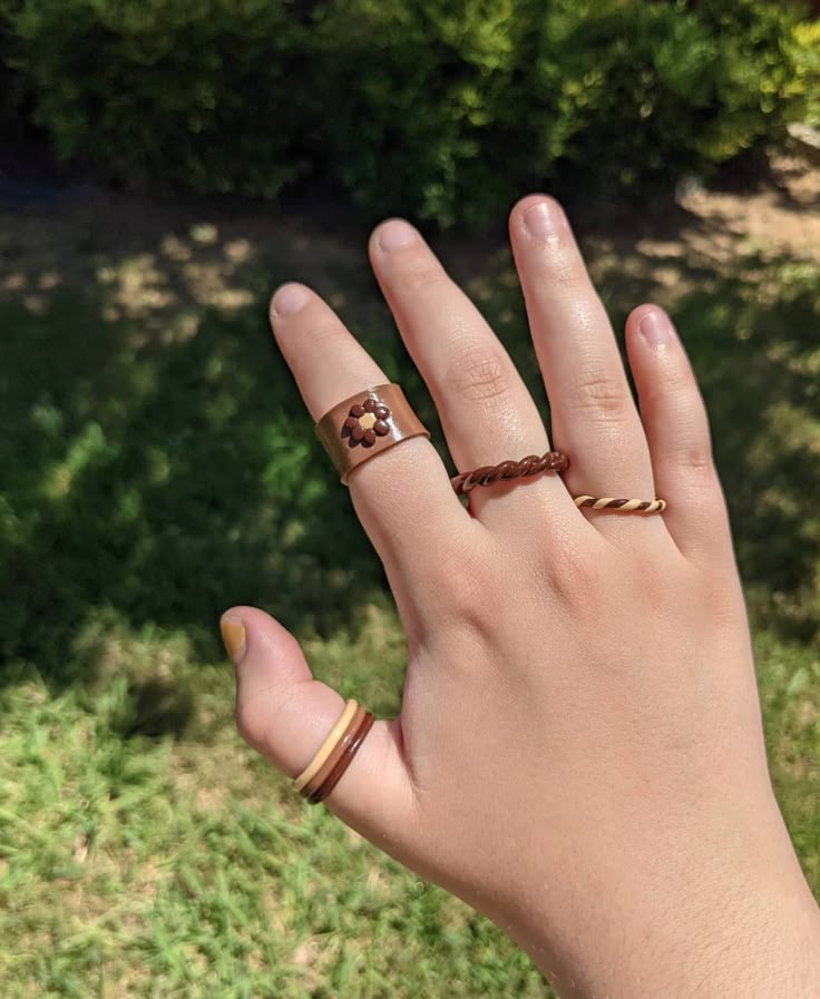 Ceramic Rings Jewellery, Brown Clay Ideas, Handmade Rings Clay, Air Dry Clay Rings, Clay Ring Ideas, Clay Rings Aesthetic, Chunky Clay Rings, Diy Clay Rings, Rings Chunky