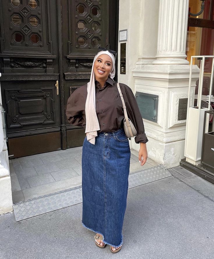 Jean Skirt Outfit Modest, Hijabi Jeans Skirt Outfits, Hijab Maxi Skirt Outfit, Long Denim Skirt Outfit Hijab, Hijabi Denim Skirt Outfit, Denim Skirt Hijab Outfit, Denim Skirt Outfit Hijab, Jeans Skirt Outfit Hijab, Modest Denim Skirt Outfit