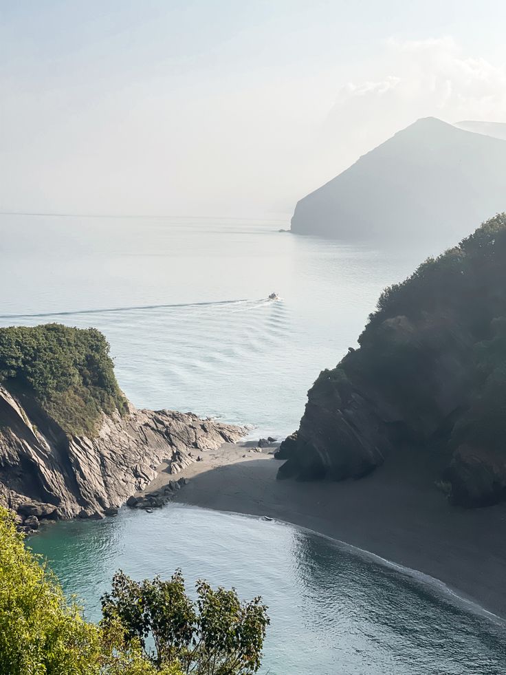 a boat is in the water near some mountains