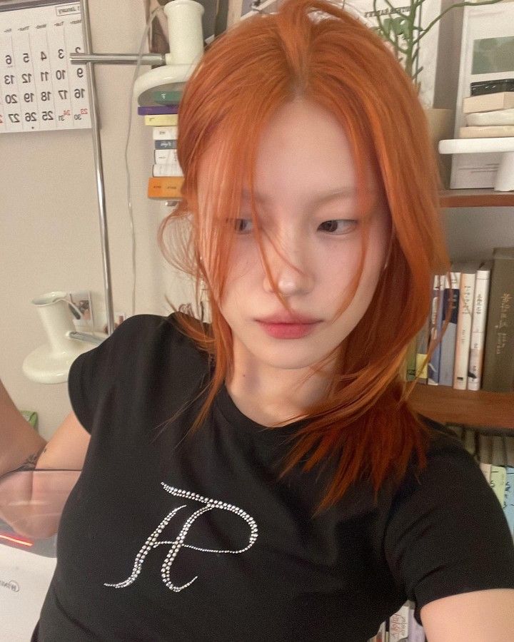 Copper Orange Hair, Girl Rpw, Short Copper Hair, Orange Hair Dye, Ginger Hair Dyed, Red Orange Hair, Hair Color Orange, Korean Hair Color, Red Hair Inspo