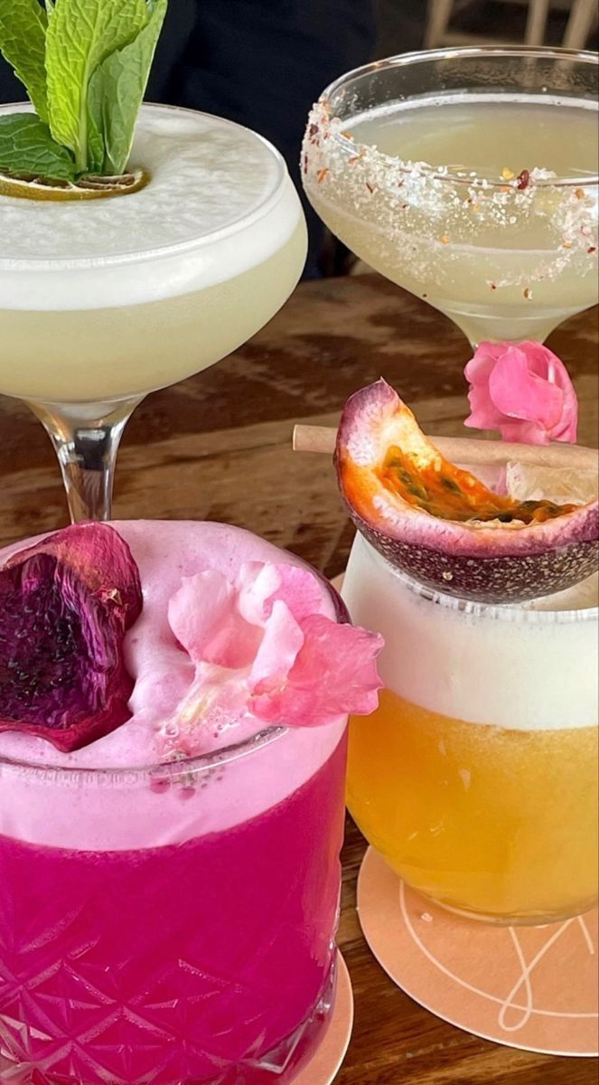 three different types of cocktails are on the table