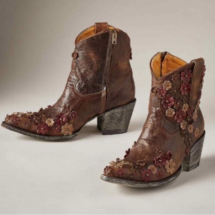 Old Gringo Hippy Dance Boots Burnished Leather 3d Appliqud Studded Flowers 7.5b Rare In Excellent “Like New” Condition! Scatter Sunshine, Dance Boots, Boho Boots, Unique Clothes For Women, Winter Boho, Sundance Catalog, Boho Girl, Stacked Heel, Fashion Boots