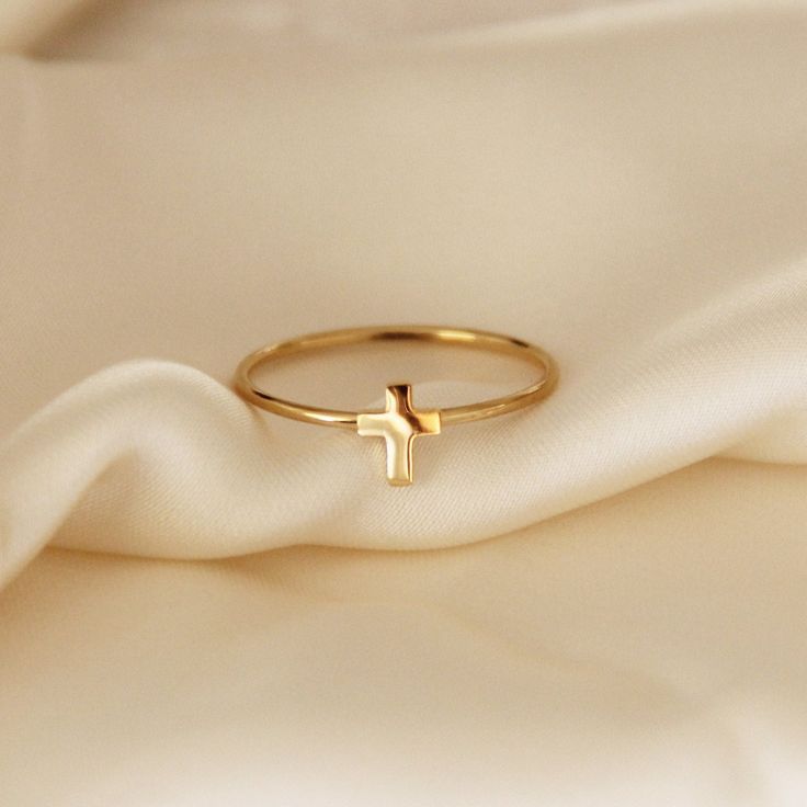 Dainty Christian Jewelry, Christian Jewelry Aesthetic, Purity Ring Christian, Jesus Jewelry, Christian Jewellery, Christian Jewelry For Women, Christian Rings, Gold Cross Ring, Christian Ring