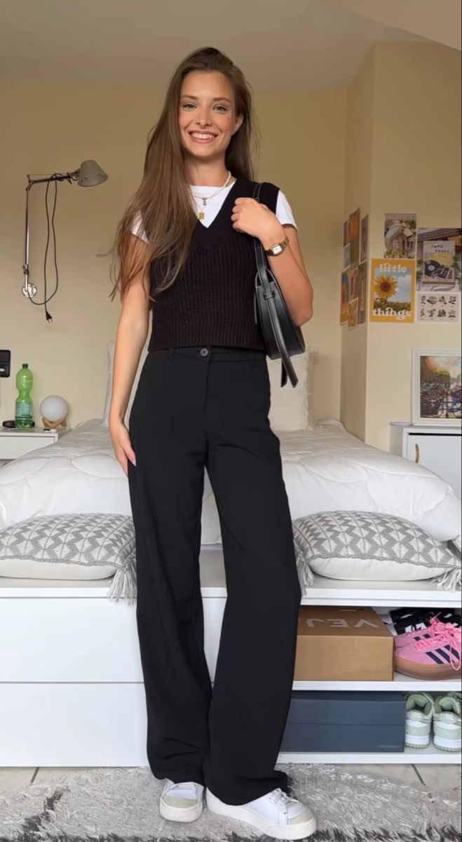 Nerdy Work Outfits, Cute Teacher Picture Day Outfits, Fall Weather Outfits Work, Business Casual Party Outfit, Corporate Party Outfit, Corporate Girly, Internship Outfit, Leggings Outfit Fall, Smart Casual Work