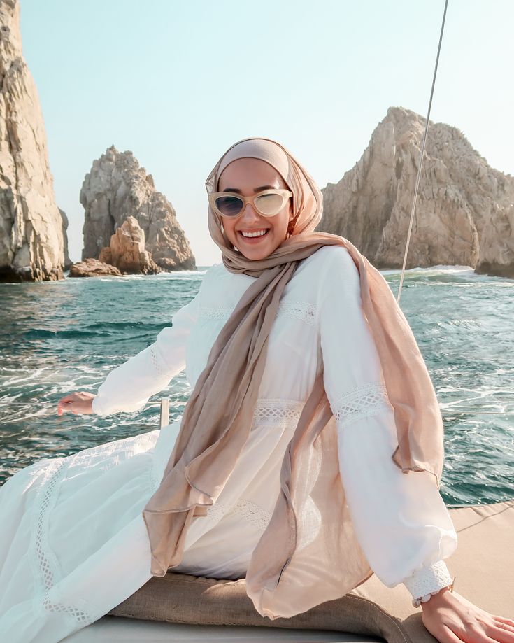 Cabo Travel Guide – With Love, Leena. Loose Hijab, Hijabi Fashion Summer, Hijab Outfit Summer, Summer White Dress, Hijab Summer, Holiday Outfits Summer, Hijab Fashion Summer, Outfits Hijab, Suit Pin