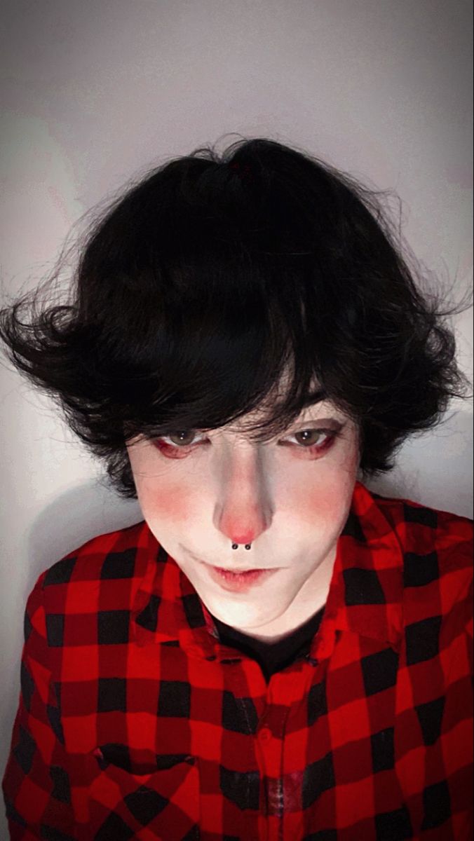 Marshall Lee Costume, Marshall Lee Cosplay, Monster High Cosplay, Yellow Claw, Vampire Makeup, Marshall Lee, Emo Stuff, Fantasy Ideas, Fantasias Halloween