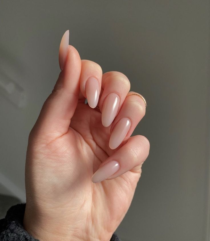 Natural Almond Nails, Old Money Nails, Gold Gel Nails, Money Nails, Milky Pink, Nude Nail Designs, Subtle Nails, Casual Nails, Classic Nails