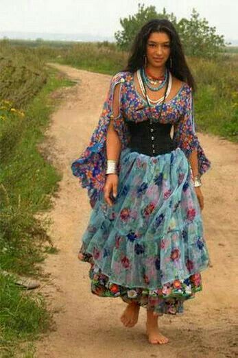 Beautiful Gypsy Mode Hippie, Hippie Style, Lany, Bohemian Style, Beautiful People, Boho Chic, Boho Fashion, Pin Up, A Woman