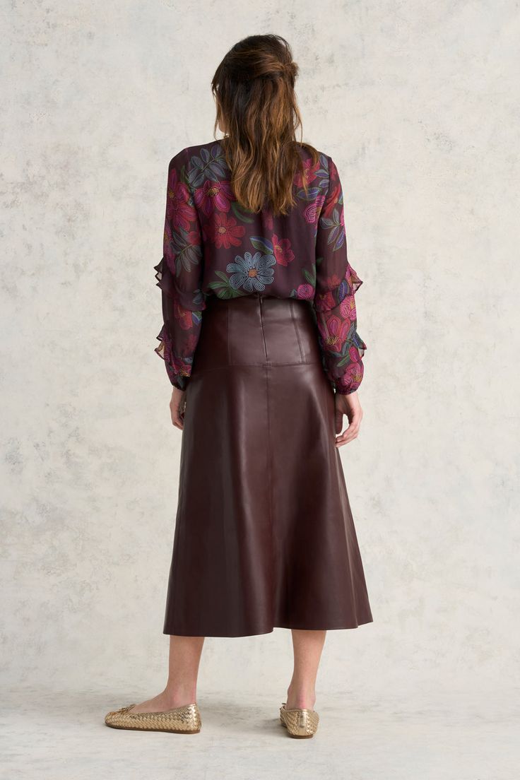 Our stylish, A-line Faux Leather Skirt has returned. Now in Pinot Noir, it is crafted from an incredibly soft faux leather that is specially coated and finished with panelled details to emulate the leather look. The skirt pairs beautifully with any of the long sleeve blouses or jumpers from our Artisans collection.