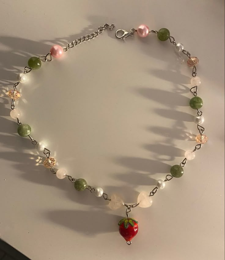 How To Make A Strawberry Out Of Beads, Strawberry Jewelry Aesthetic, Bead Necklace Ideas Aesthetic, Strawberry Charm Bracelet, Strawberry Necklace Aesthetic, Beaded Charm Necklace, Strawberry Beaded Necklace, Aesthetic Beaded Necklace, Y2k Beaded Necklace