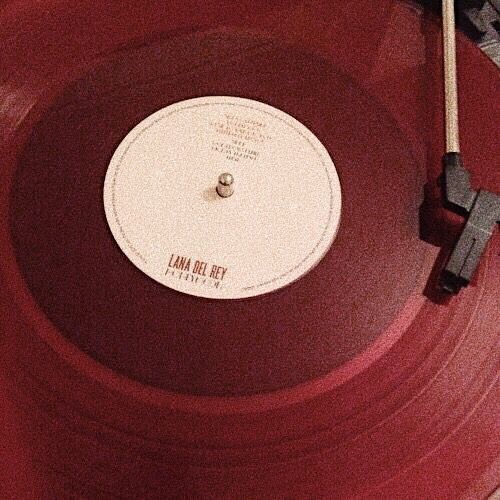 an old record player is sitting on top of a red turntable that has the word for do i am written on it