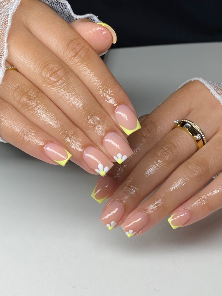 Medium Square Nails, Nail Yellow, Yellow French, Vacay Fits, French Tip Nail Designs, Spring Acrylic Nails, Short Square Nails, Summery Nails, Simple Acrylic Nails