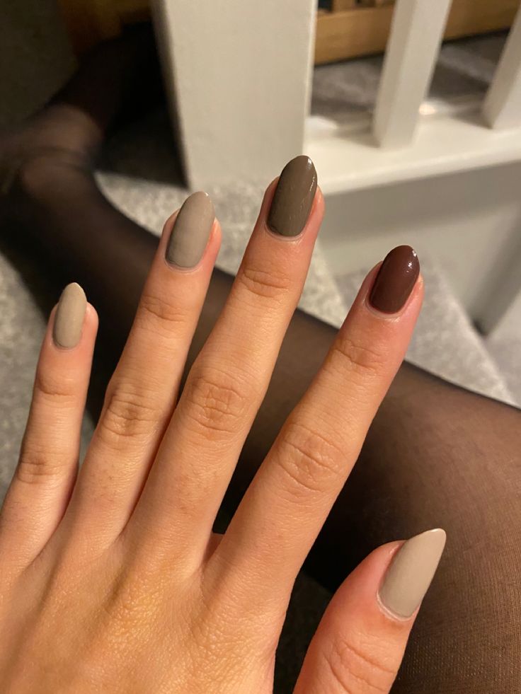 Nail Art For Tanned Skin, Cute Nails For Brown Skin, Manicure For Tan Skin, Almond Nails By Skin Tone Range, Tan Skin Nail Color, Nude Shades Nails, Nail For Tan Skin, Nail Art Tan Skin, Nail Art For Brown Skin