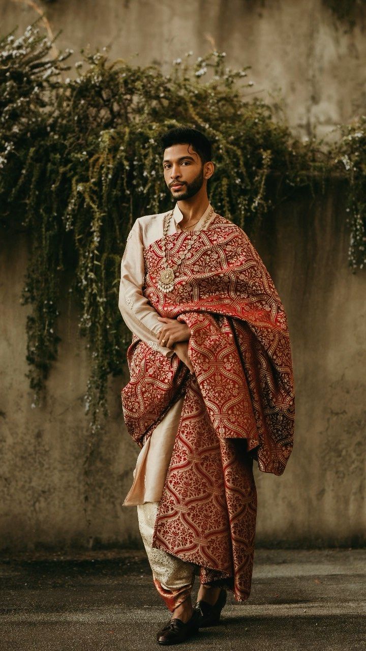 Indian Men Fashion Traditional, Desi Men Fashion Aesthetic, Indian Male Clothes, Men In Saree, South East Asian Clothing, East Indian Clothing, Indian Clothes Men, Ancient Indian Fashion, Indian Clothing Men