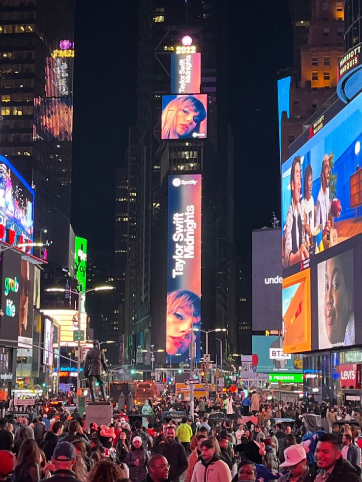 times square, taylor swift billboard, taylor swift Taylor Swift Aesthetic Square, New York Taylor Swift Aesthetic, Taylor Swift Board, Nyc Taylor Swift, Times Square Aesthetic, New York Aesthetic Taylor Swift, Welcome To New York Taylor Swift Aesthetic, New York Taylor Swift, Taylor Swift Nyc