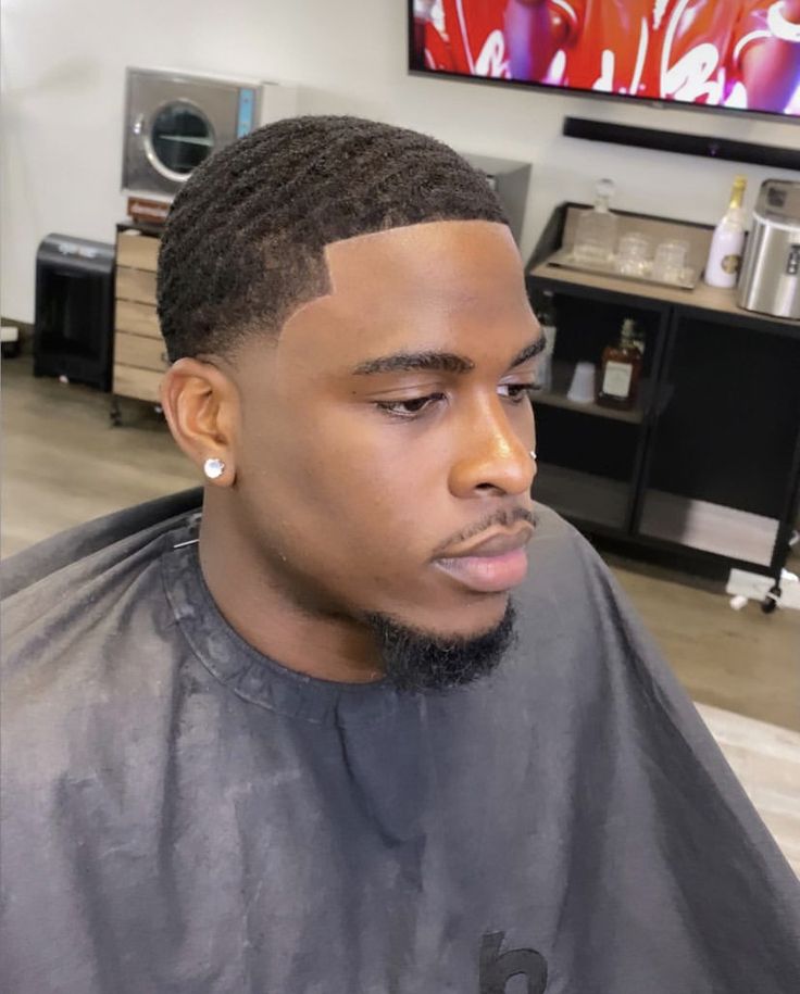 Swavy Lee, Black Hair Fade, Low Taper Haircut, Afro Hair Fade, Black Man Haircut Fade, Haircuts For Guys, Low Haircuts, Taper Fade Short Hair, Waves Hairstyle Men