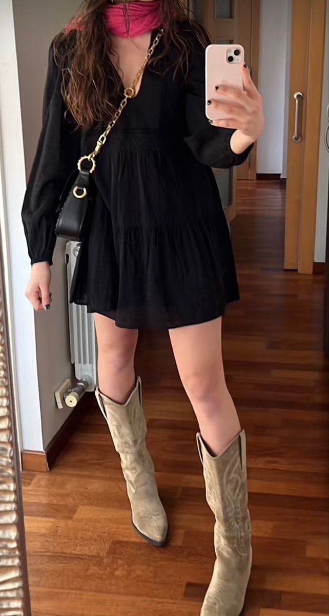 Laia Summer Outfit Cowboy Boots, Winter Cowboy Outfit, Outfit Ideas With Cowboy Boots, Cowboy Boots Outfit Fall, Cowboy Boots Outfit Winter, Outfit Botas, Fall Boots Outfit, Winter Boots Outfits, Looks Country