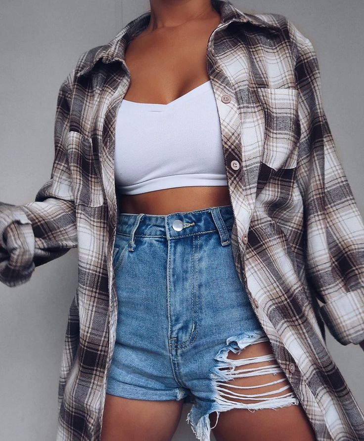 Check shirt denim shorts outfit Checked Shirt Outfit Women, Shorts And Flannel Outfit, Flannel Outfits Aesthetic, Checked Shirt Outfit, Oversized Checked Shirt, Short Girl Outfits, Plaid Shirt Outfits, Denim Shorts Outfit, Fit Checks