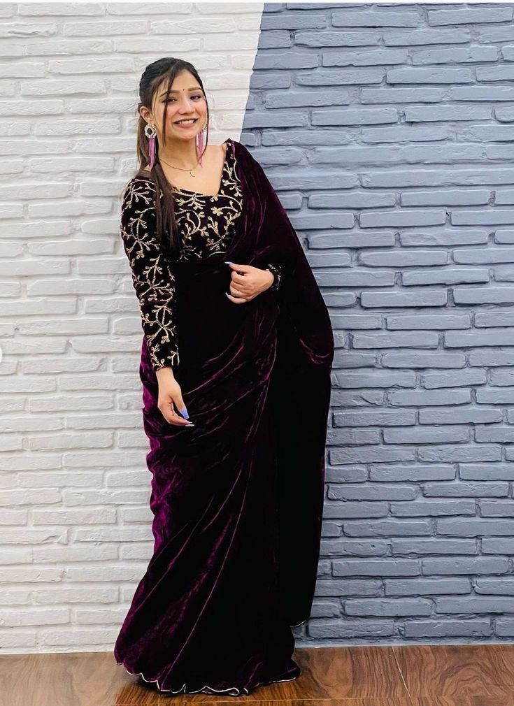 Velvet Saree Look, Khushi Choudhary, Velvet Saree, Saree Wearing Styles, Saree Wearing, Latest Model Blouse Designs, Fashionable Saree Blouse Designs, Fancy Sarees Party Wear, Velvet Blouse