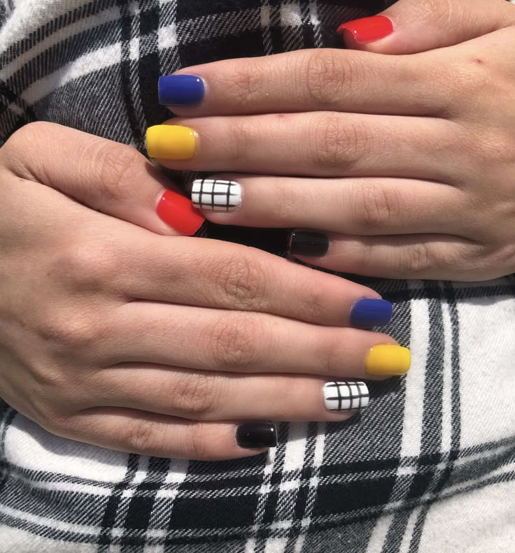 Primary color nails Nagellack Trends, Wedding Nails Design, Cool Nail Designs, Nail Paint, Nails On Fleek, Trendy Nails, Manicure And Pedicure, How To Do Nails, Beauty Nails