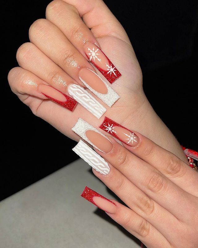 Nails 2023 Christmas Red And White, Christmas Nail Sets Simple, Nail Inspo 2023 Christmas, Red Christmas Nails Baddie, Christmas Nails 2023 Long, Nail Ideas For Christmas 2023, Christmas Nails Inspo 2023, Red And White Winter Nails, Winter Christmas Nails Acrylic Red