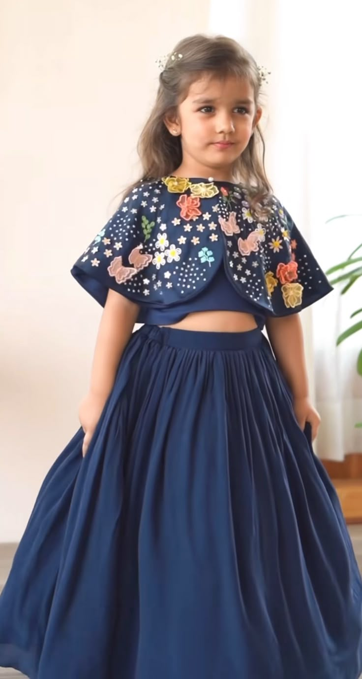 Kids Party Wear Dresses Indian, Girls Ethnic Wear Indian Children, Kids Lehanga Design Indian Dresses, Kids Indian Wear Designer, Kids Lehenga Choli Design, Traditional Dresses For Kids Girl, Ethnic Wear For Kids Girl, Baby Girl Lehenga Designs, Lehenga Blouse Designs For Kids