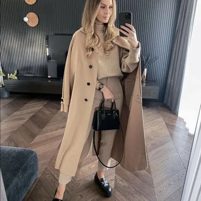 27 Elegant Italian Fall Outfits to Try This Season Long Brown Coat, Wool Coat Women, Event Outfit, Coat Outfits, Looks Style, Winter Fashion Outfits, Look Chic, Outfit Details, Look Fashion