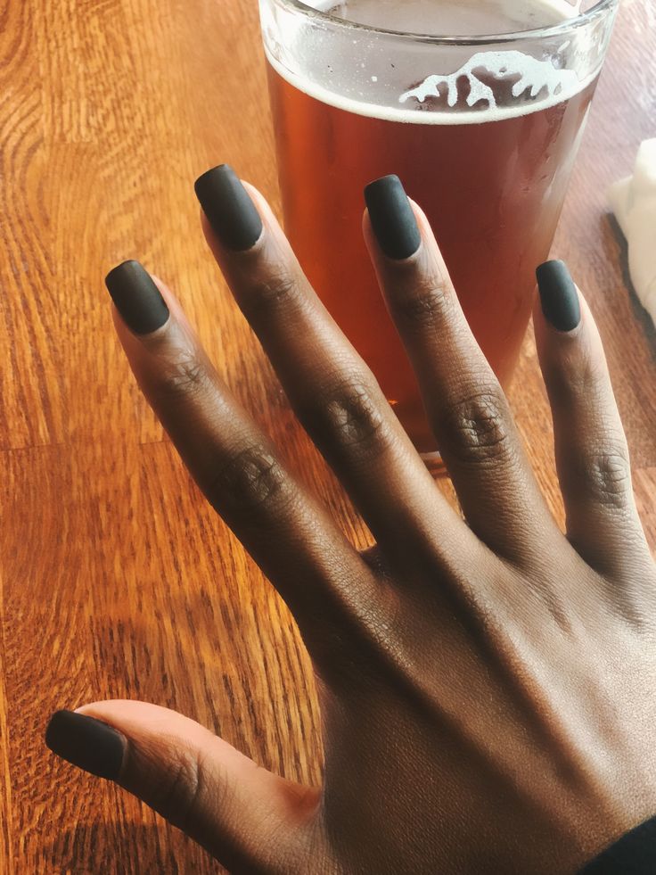 Matte Black Nails, Black Acrylic Nails, Black Hands, Short Nail Designs, Classy Nails, Hand Art, Black Hand, Matte Nails, Black Nails