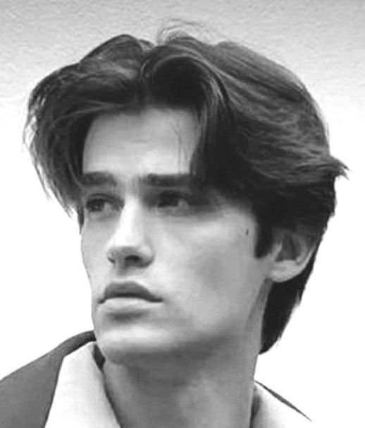 Hairstyles For Oblong Faces, 80s Men Hairstyles, V Cut Hairstyle, Hairstyles Y2k, Faces Male, V Shaped Haircut, Heart Shaped Face Hairstyles, Oblong Face Hairstyles, V Shape Face