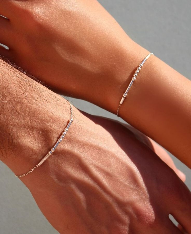 Morse Code Couple Bracelet, Couple Matching Things Ideas, Silver Couple Bracelets, Bracelet Couple Aesthetic, Couple Bracelets Aesthetic, Matching Bracelets For Couples, Bracelet Morse Code, Modern Gold Ring, Simplistic Jewelry