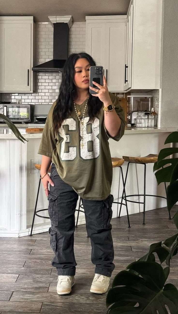 Casual Boyish Outfits, Tomboy Fashion Summer, Chill Outfits Baddie, Girly Tomboy Outfits, Fall Street Wear, Pakaian Hipster, Street Style Outfits Casual, Fall Streetwear, Tomboy Outfits