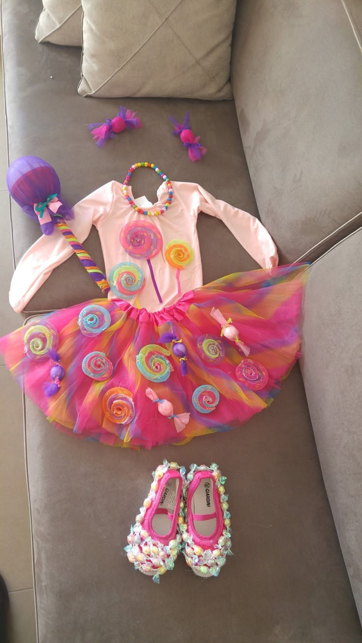 Candy Land Costumes, Party Balloons Diy, Candy Costumes, Giant Candy, Diy Candy Land, Candyland Birthday, Candyland Party, Candy Land Christmas Decorations Outdoor, Candy Theme