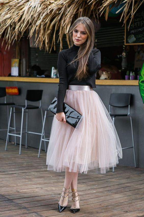 10 estilos de faldas que puedes usar esta temporada Black Tulle Skirt Outfit, Rok Tile, Tulle Outfit, Tulle Mini Skirt, Tulle Skirts Outfit, Tule Rok, Gonna In Tulle, Pink Tulle Skirt, Skirt Tulle