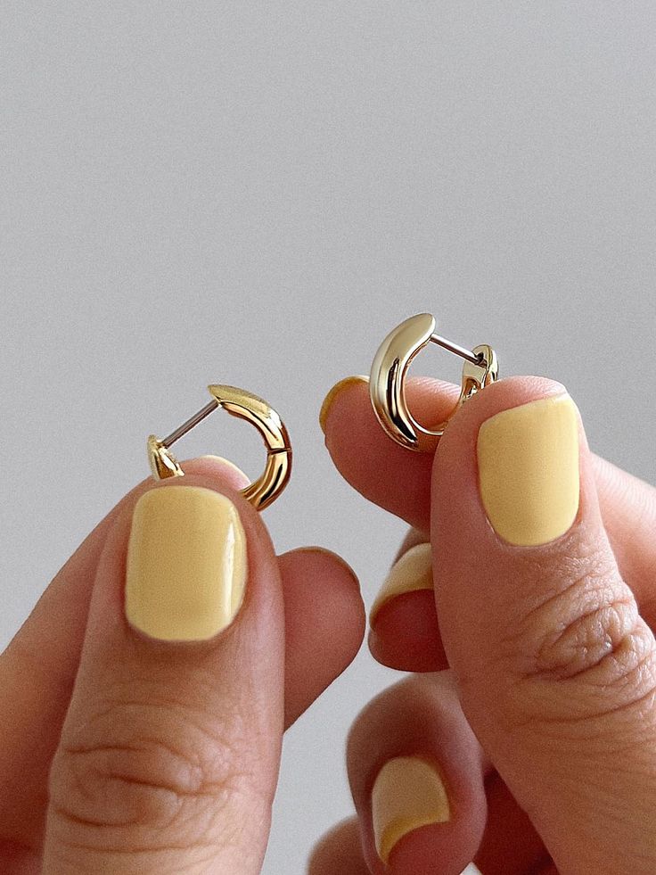 Bold Huggie Hoops - Giulia Gold Ear Gauges, Everyday Single Huggie Earring, Simple Everyday Hoop Huggie Earrings, Simple Huggie Hoop Earrings, Hypoallergenic Trendy Huggie Earrings, Chic Everyday Hoop Huggie Earrings, Everyday Huggie Hoop Earrings, Minimalist Huggie Earrings, Chic Everyday Huggie Hoop Earrings