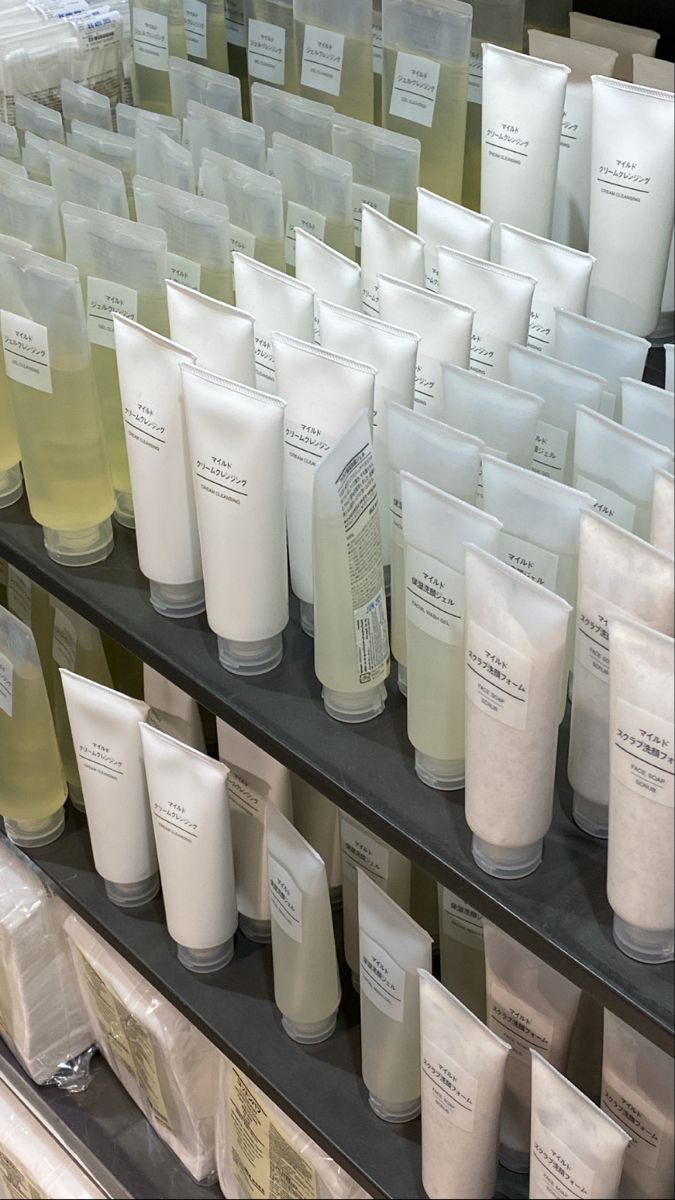 Skincare Store Aesthetic, Japanese Skincare Aesthetic, Muji Skincare, Muji Aesthetic, Minimal Skincare, Skin Care Pictures, Skincare Store, Black Skin Care, Japanese Skincare