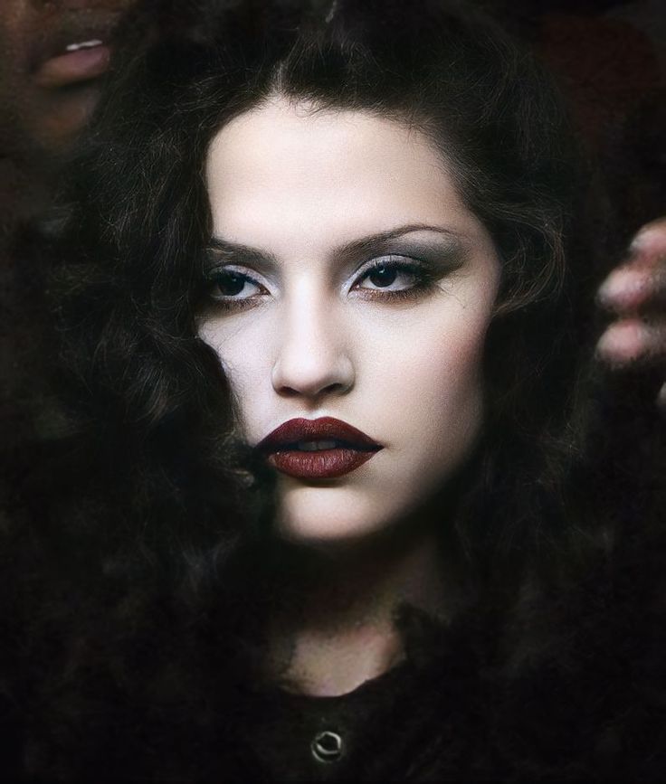 Vampire Rose Aesthetic, Celeb Photoshoot Magazines, Iconic Goth Characters, Vampire Vintage Aesthetic, Witchy Vampire Aesthetic, Victorian Gothic Vampire Aesthetic, 60s Vampire Aesthetic, Vampire Lady Aesthetic, Vampire Goth Makeup Looks