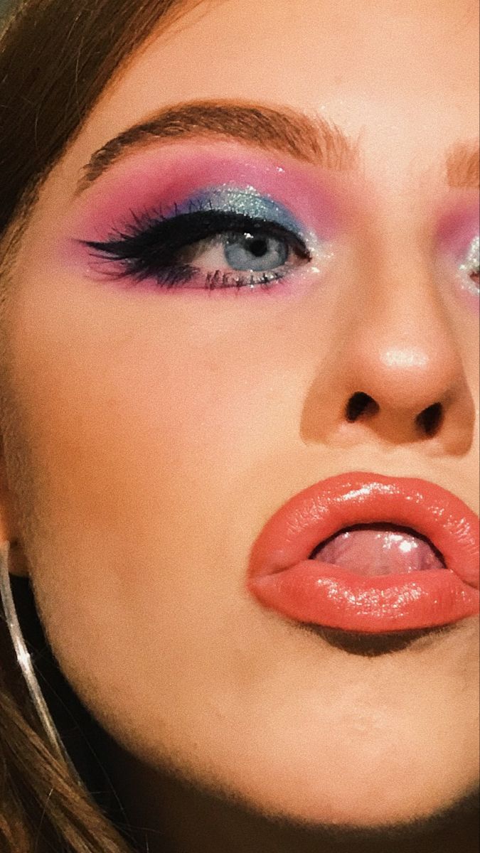 80s Disco Party Makeup, 80s Makeup Colorful, 80s Disco Makeup Looks, 80s Makeup Prom, 70 Disco Party Hairstyle, Roller Disco Makeup, 70s Theme Makeup, Rock And Roll Makeup 80s, 80s Makeup Inspiration