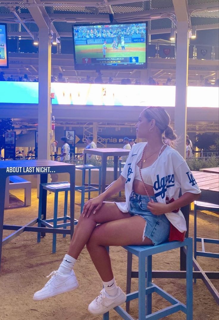 Baseball Jersey Outfit Women, Dodgers Outfit, Baseball Jersey Outfit, Baseball Jersey Women, About Last Night, Stylish Summer Outfits, Baseball Outfit, Jersey Outfit, Baseball Women