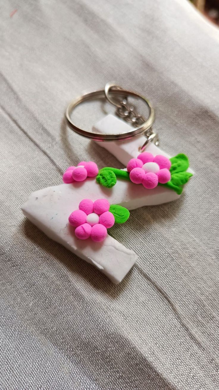 #clay #polymerclay #art #keychaun Super Clay Art Ideas Easy, Super Clay Keychains, Foam Clay Keychain, Super Light Clay Ideas, Air Dry Clay Keychain Ideas, Air Dry Clay Keychain, Mouldit Clay, Super Light Clay, Alphabet Keychain