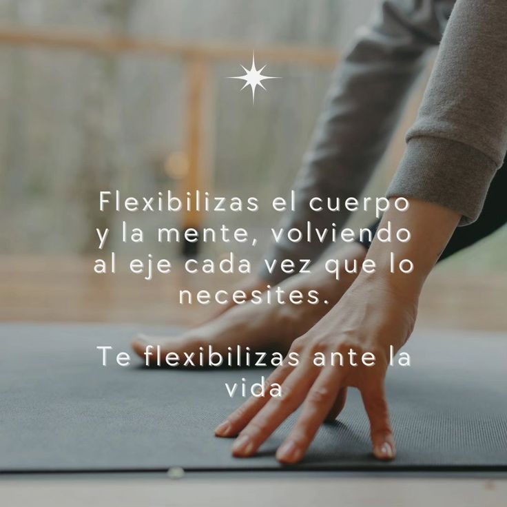 a woman is doing yoga with her hand on the mat in front of her and text that reads, flexibilizes el cuero y la mente, volliendo