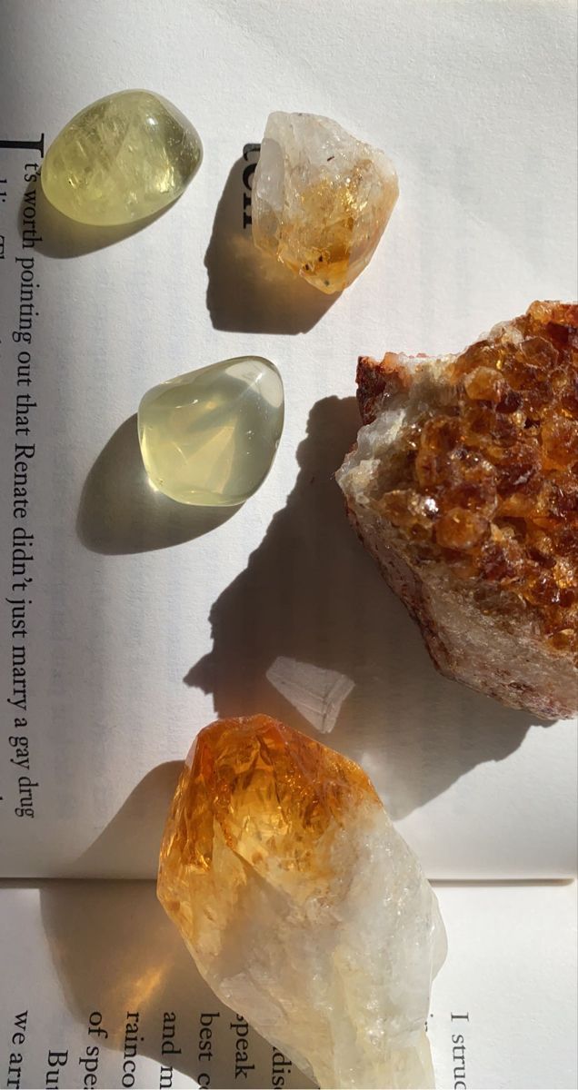 Gemstones Aesthetic, Crystals Book, Orange Citrine, Crystal Room, Crystal Vibes, Crystal Aesthetic, Pretty Rocks, Orange Crystals, Healthy Energy